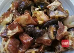 Illustration of how to make steamed pork ribs with mushrooms 5