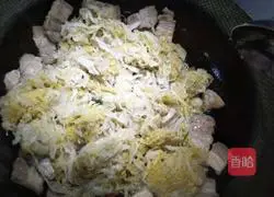 Illustration of how to make pork belly stewed with sauerkraut 8