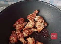 Illustration of how to touch chicken legs with eggs 4