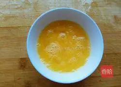 Illustration of how to make fried eggs with green pepper and fungus 3