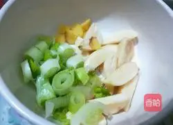 Illustration of how to make fried fungus with celery 6