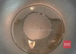 Illustration of how to make asparagus, shrimp and scrambled eggs 9