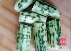 Illustration of how to make cucumber and ham sausage 2