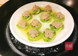 Illustration of how to make meat stuffed with garlic moss 11