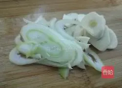 Illustration of how to make cucumber and diced chicken 4