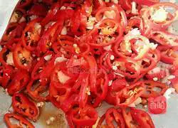 Illustration of how to make fried dried fish with red pepper 6