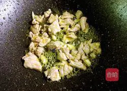 Fried lettuce with meat Practice illustration 4