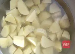 Illustration of how to make pork ribs and stewed potatoes 4