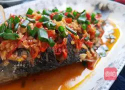 Illustration of how to make crucian carp with chopped pepper 13