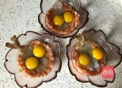 Illustration of how to make blessing eggs 6