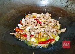 Illustration of how to make shredded pork with pickled pepper and chives 9