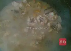 Illustration of how to make chestnut roasted chicken legs 6