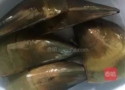 Illustration of how to make garlic scallops 1