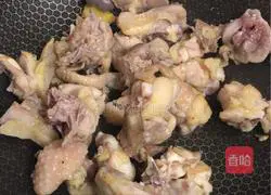 Illustration of how to make Hakka Niang wine chicken 4