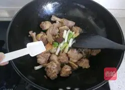 Illustration of how to make corn and duck legs stew 11