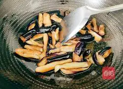 Illustration of how to make beef brisket and fish-flavored eggplant 12