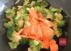 Illustration of how to make broccoli in oyster sauce 7