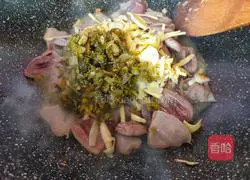 Illustration of how to make fried duck hearts with pickled vegetables 7