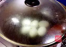 Illustration of how to cook pork with tiger skin eggs 6