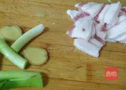 Illustration of how to make cabbage, pork and soybean stew 2