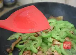 Bitter Melon Stir-fried Pork Illustration 4