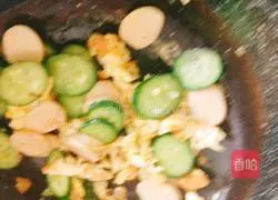 Illustration of how to make cucumber, ham and scrambled eggs 6