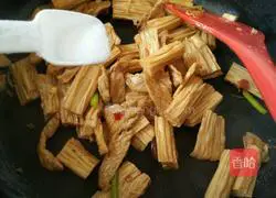 Illustration of how to make spicy bean curd and fried pork 10