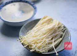 Illustration of how to make tinfoil flower nail powder 2