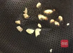 Illustration of how to make cucumber and fried meat 1