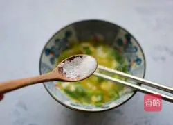 Illustration of how to make fried eggs with pepper 4