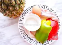 Illustration of how to make pineapple sweet and sour pork 1