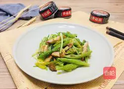 Illustration of how to make spicy stir-fried snow peas with mushroom sauce 14