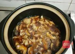 Illustration of how to stew pork with mushrooms 7