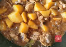 Illustration of how to cook chicken legs stewed with potatoes 8