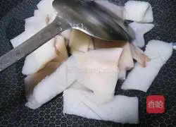 Illustration of how to stir-fry squid tube with green pepper and red pepper 5