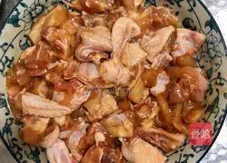 Illustration of how to make steamed chicken with baby melon 1