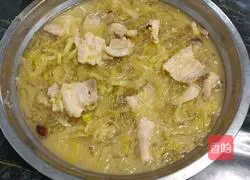 Illustration of how to make pickled cabbage and pork belly vermicelli 11