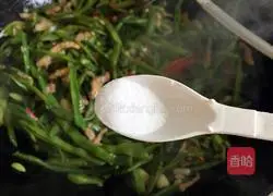 Illustration of how to make fried pork with pig ears, beans and shreds 10