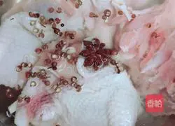 Illustration of how to make boneless chicken thighs with scallion oil 3