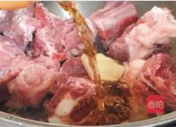 Illustration of how to cook ribs and beans stewed 2