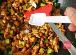 Illustration of how to make diced chicken in sauce 16