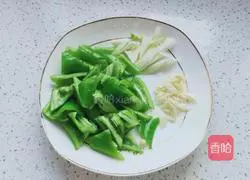 Illustration of how to cook pork head with pepper 3