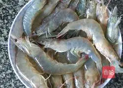 Illustration of how to make steamed Jiwei shrimp 1