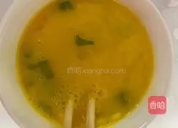 How to make scrambled eggs with sausages Illustration 3