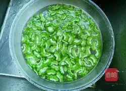 Bitter Melon Omelette Recipe Illustration 3