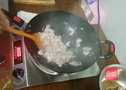 Illustration of how to make fried meat with garlic moss 2