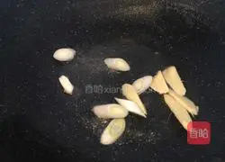 Braised Chicken Wings and Potatoes Recipe Illustration 3