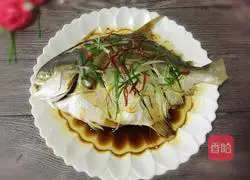 Illustration of how to make steamed golden pomfret 10