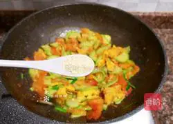 Illustration of how to make fried zucchini with tomatoes 14