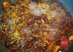 Illustration of how to make shredded pork in Beijing sauce 19